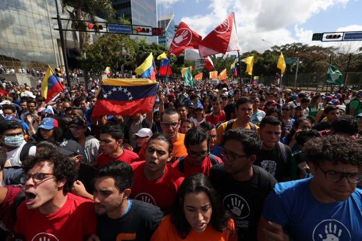 Venezuela’da ‘Siyasi Kriz’ Meydanlarda