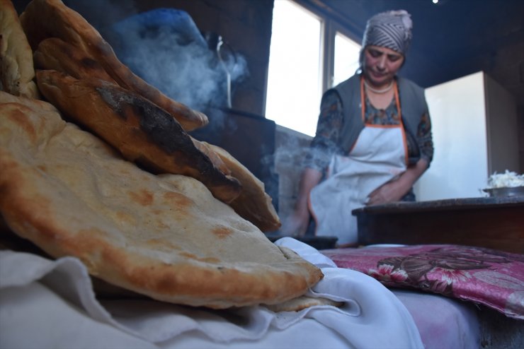 Sofraların Lezzeti ‘Tandır Ekmeği’