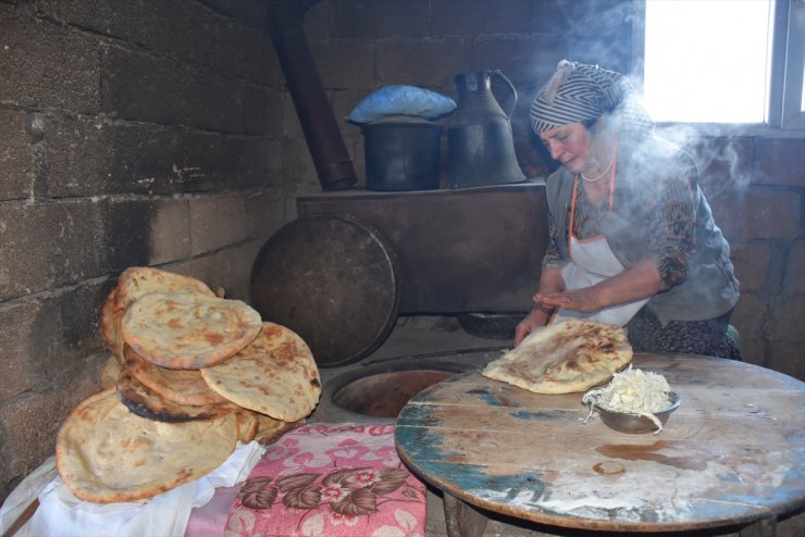 Sofraların Lezzeti ‘Tandır Ekmeği’