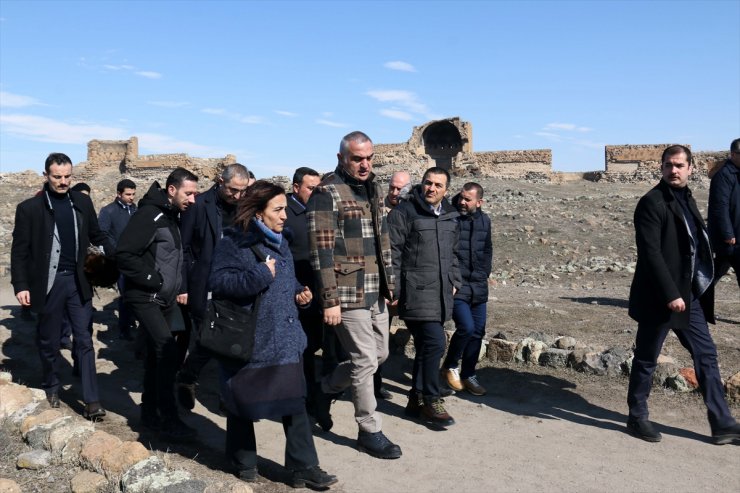 Bakan Ersoy Kars'ta İncelemelerde Bulundu