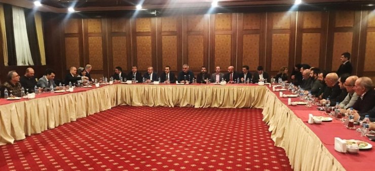 Bakan Ersoy, Turizmcilerle Bir Araya Geldi