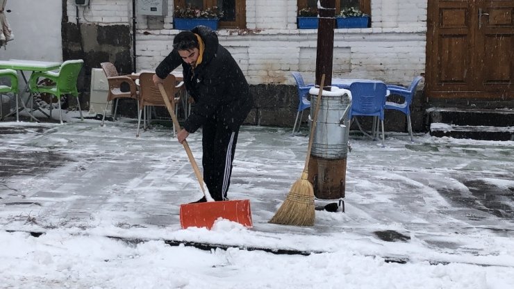 Kars’ta Kar Yağışı Etkili Oldu