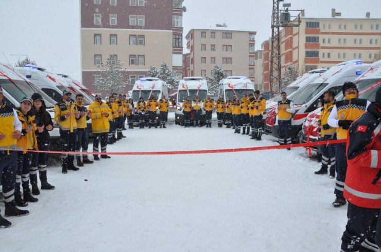 Kars’ta Tam Donanımlı 11 Ambulans Hizmete Girdi