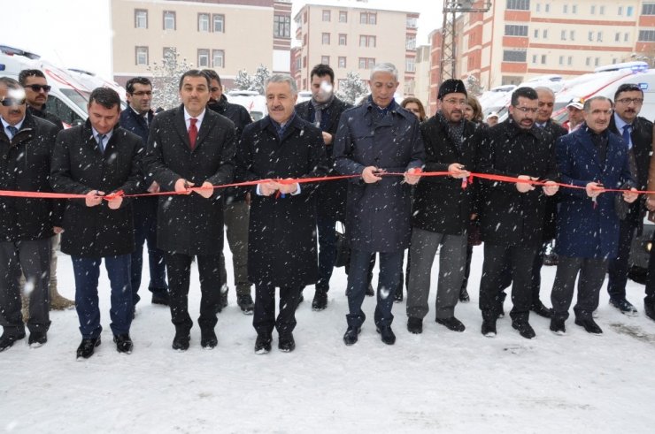 Kars’ta Tam Donanımlı 11 Ambulans Hizmete Girdi