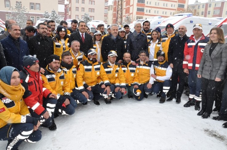 Kars’ta Tam Donanımlı 11 Ambulans Hizmete Girdi