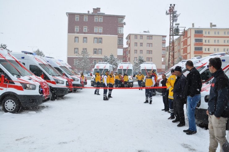 Kars’ta Tam Donanımlı 11 Ambulans Hizmete Girdi