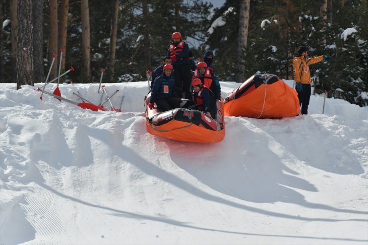 Büyükelçilerin ‘Karda Rafting’ Yarışı