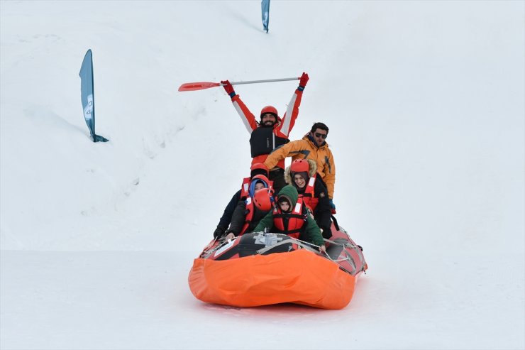 Büyükelçilerin ‘Karda Rafting’ Yarışı