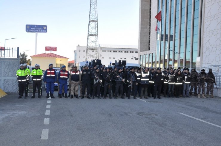 Kars’ta ‘Polis Uygulama’ Yaptı
