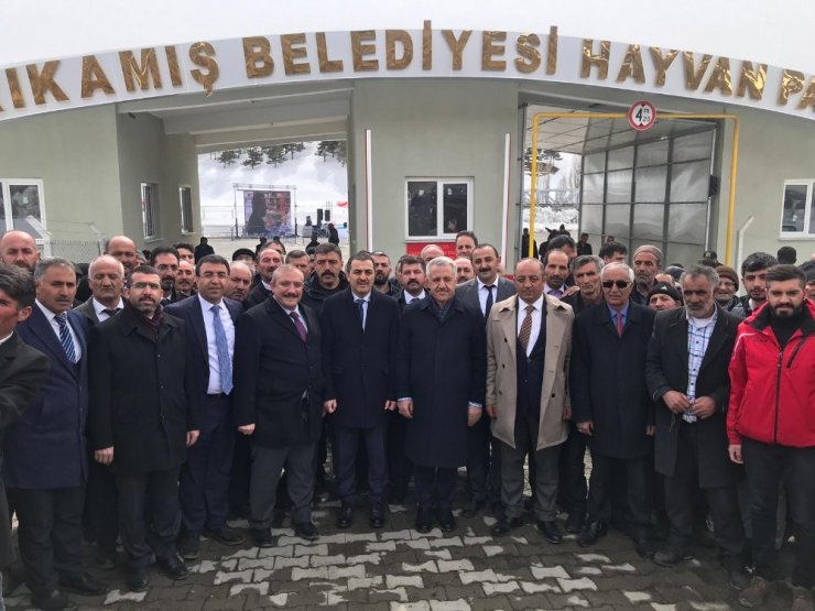 Sarıkamış'a 'Hayvan Pazarı' Yapıldı