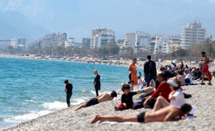 Doğuda Kar, Antalya’da Yaz