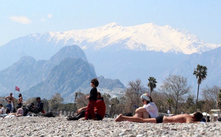 Doğuda Kar, Antalya’da Yaz