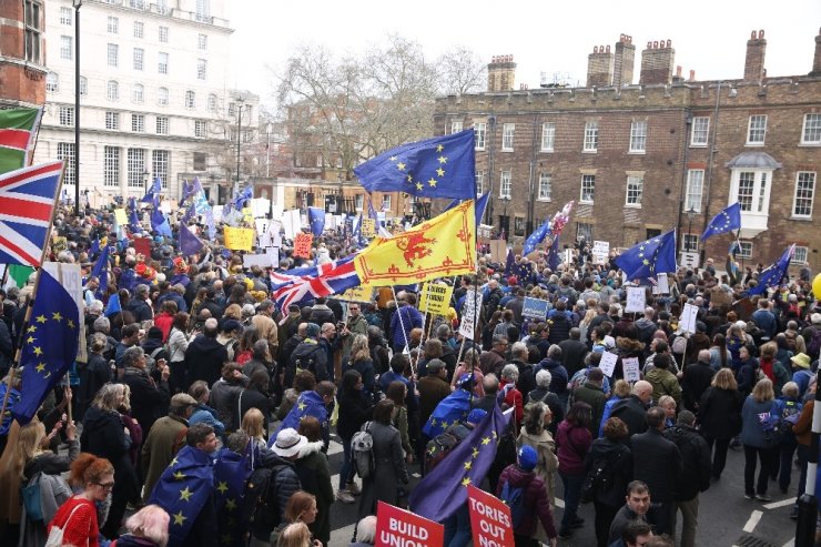 Yüzbinler ‘Brexit’e Hayır Dedi