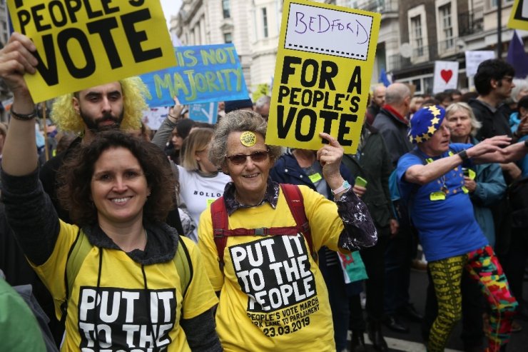 Yüzbinler ‘Brexit’e Hayır Dedi