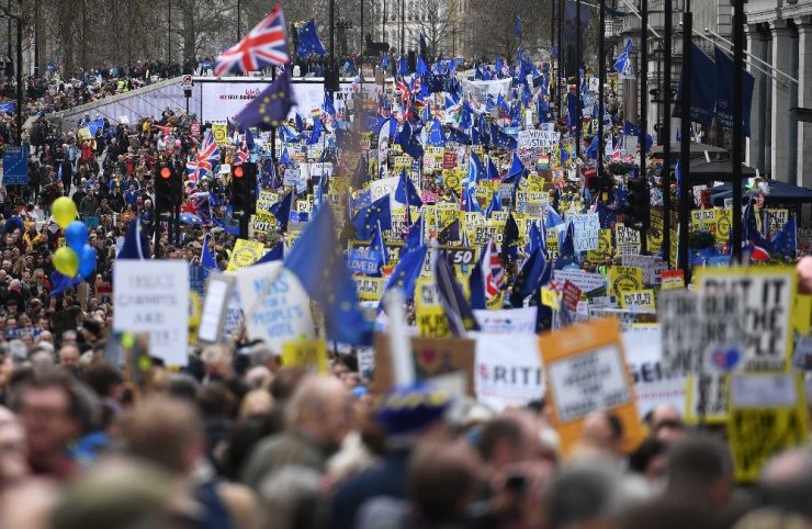 Yüzbinler ‘Brexit’e Hayır Dedi