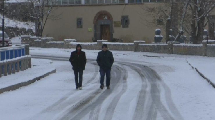 Kars’ta Kar Yağışı Etkili Oluyor