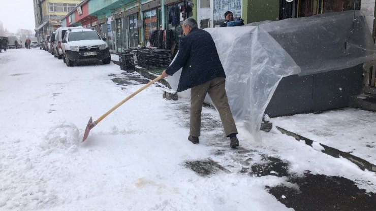 Kars’ta Kar Yağışı Etkili Oluyor