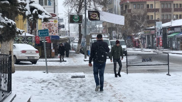 Kars’ta Kar Yağışı Etkili Oluyor