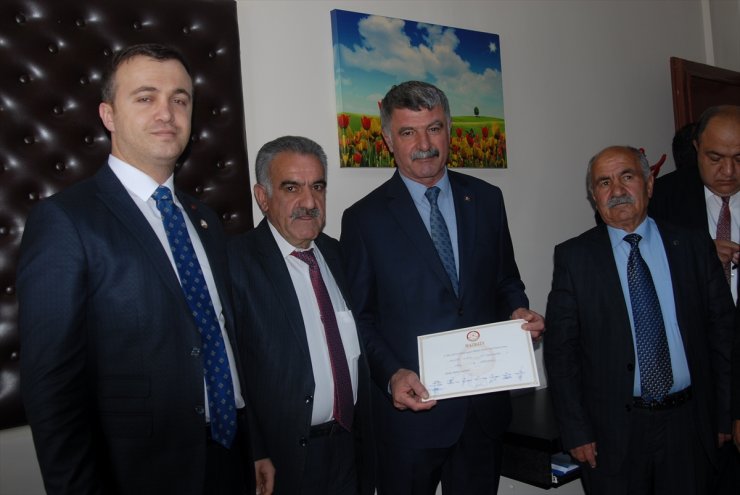 MHP'li Belediye Başkanları Mazbatalarını Aldı