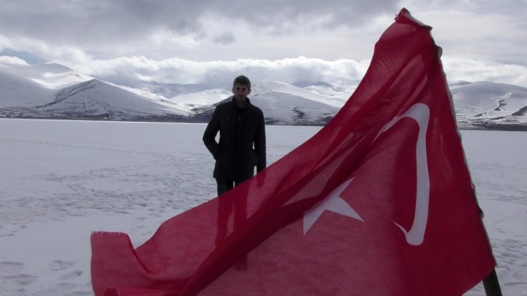 Çıldır Gölü’nde Buzlar Çözülmeye Başladı