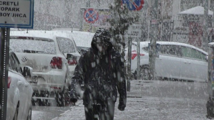 Ardahan’a Lapa Lapa Kar Yağıyor