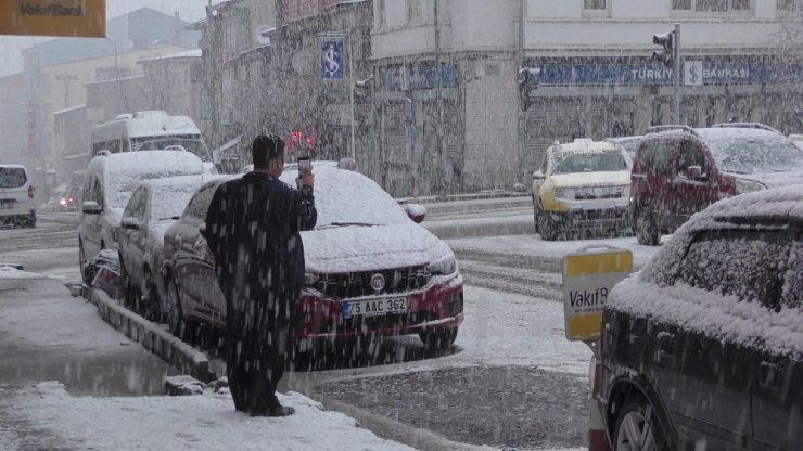 Ardahan’a Lapa Lapa Kar Yağıyor