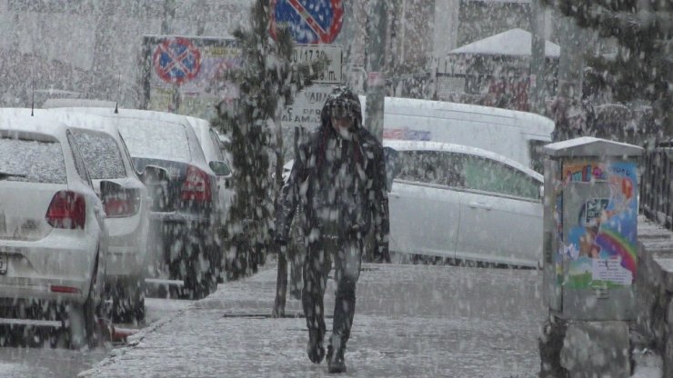 Ardahan’a Lapa Lapa Kar Yağıyor