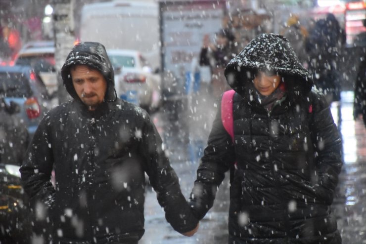 Kars'ta Kar Yağışı Devam Ediyor