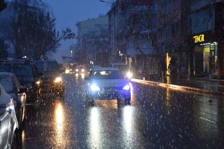 Kars'ta Kar Yağışı Devam Ediyor