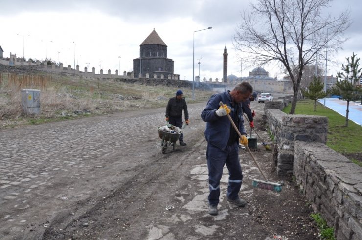 Kars Belediyesi’nden Bahar Temizliği