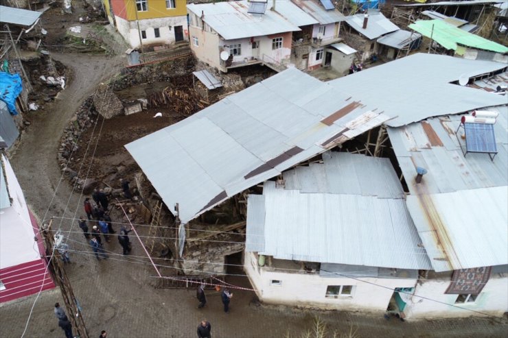 Ahırın Çatısı Çöktü: 2 Ölü, 6 Yaralı