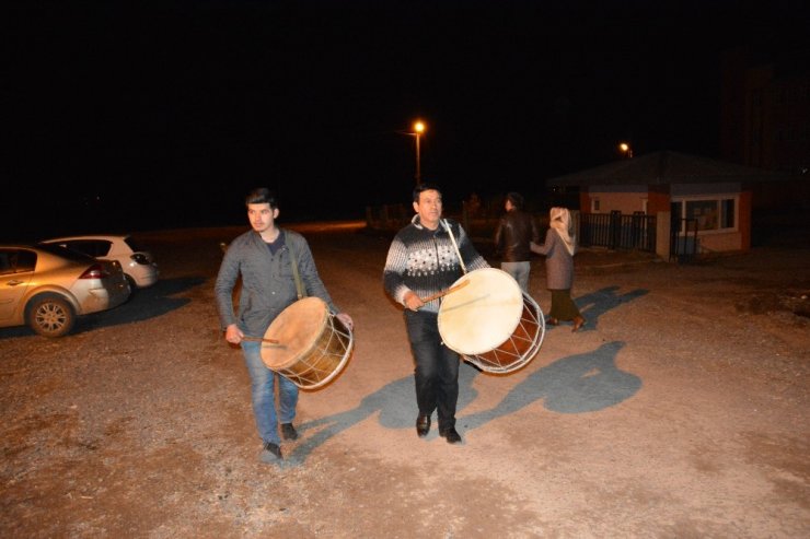 Davulcu 'Baba ile Oğul'un Sahur Mesaisi