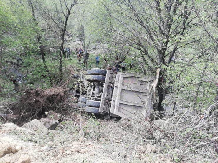 Hafriyat Kamyonu Uçuruma Yuvarladı: 1 Ölü