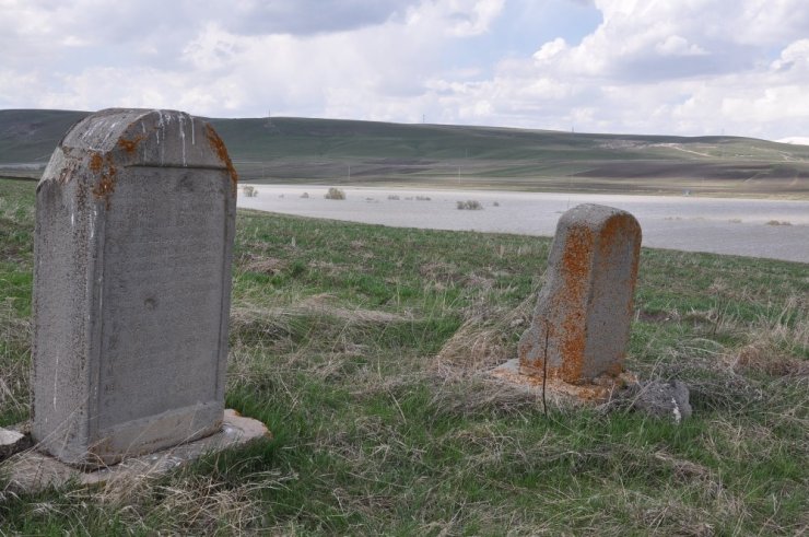 Kars’ta Rus Anıt Mezarlar Ortaya Çıktı