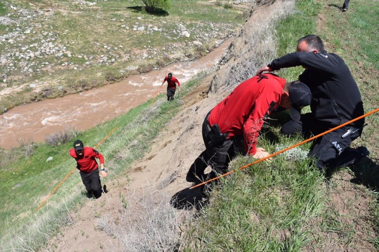 Aramalar ‘Dere Kenarı’nda Yoğunlaştı