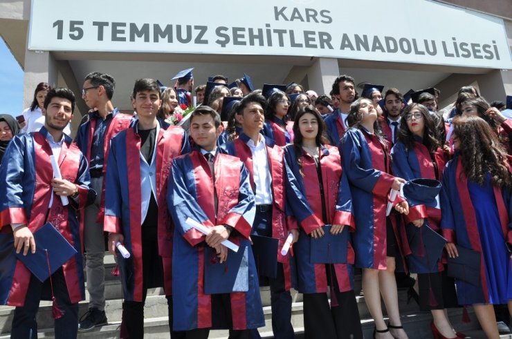 Son Sınıf Öğrencileri İçin Mezuniyet Töreni