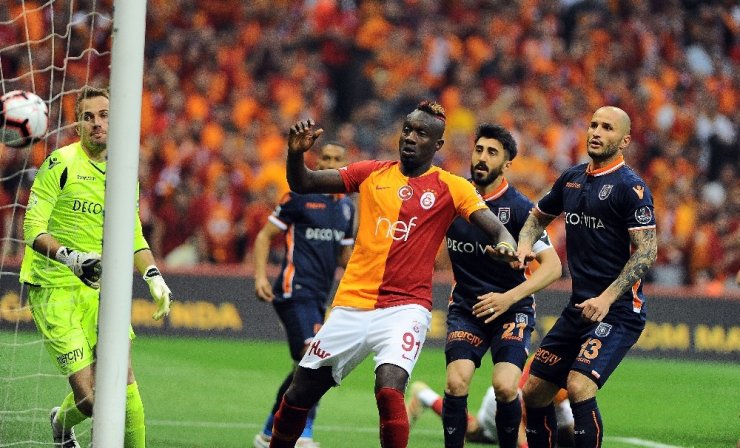 Galatasaray Şampiyonluğu İlan Etti