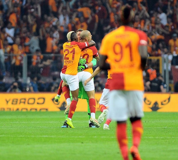 Galatasaray Şampiyonluğu İlan Etti