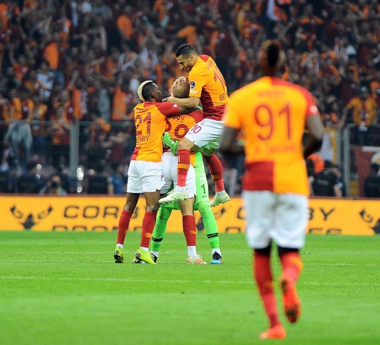 Galatasaray Şampiyonluğu İlan Etti
