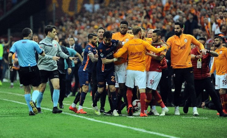 Galatasaray Şampiyonluğu İlan Etti
