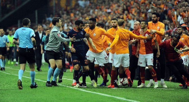 Galatasaray Şampiyonluğu İlan Etti