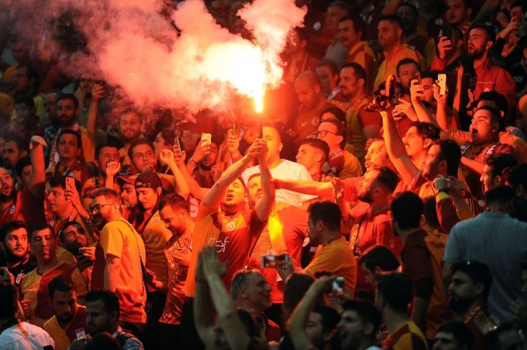 Galatasaray Şampiyonluğu İlan Etti