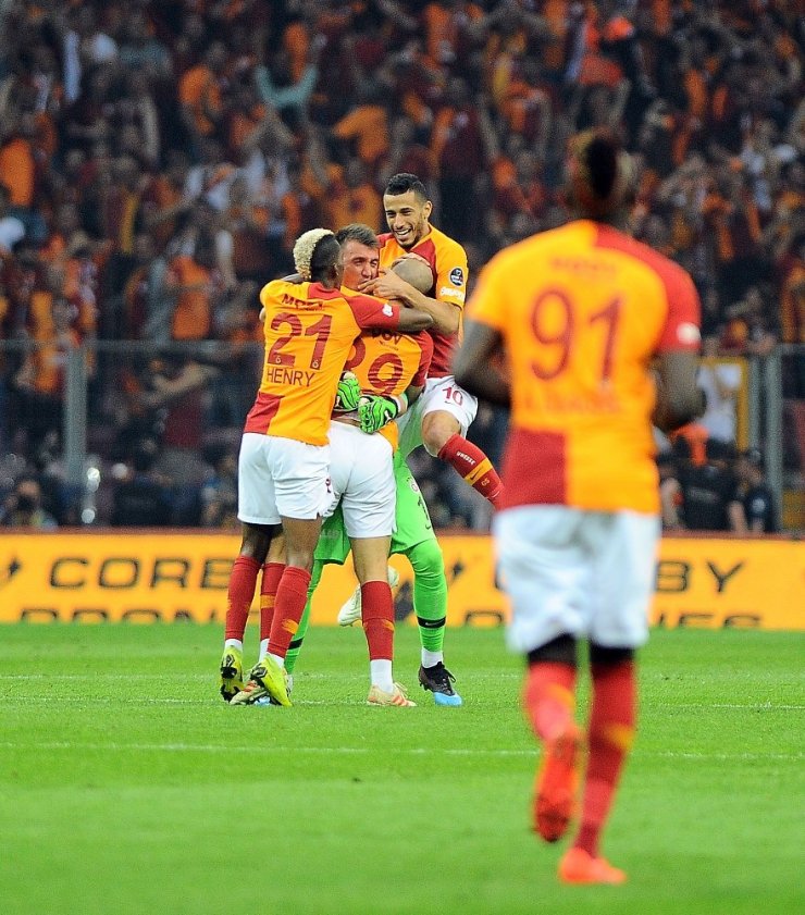 Galatasaray Şampiyonluğu İlan Etti