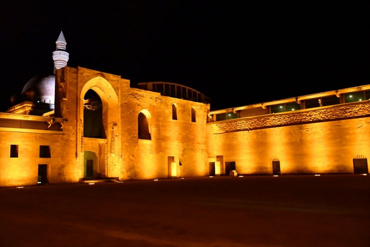İshak Paşa Sarayı Işıklandırıldı