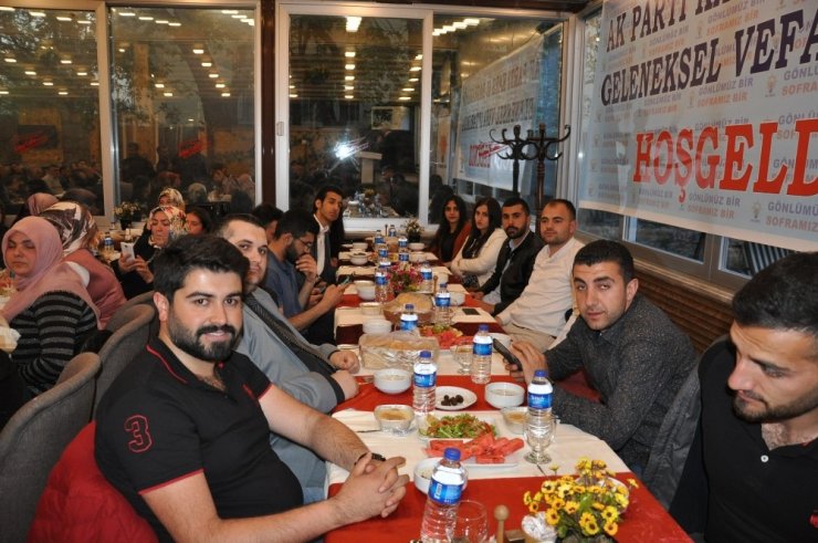 AK Parti’den Kars’ta İftar Yemeği