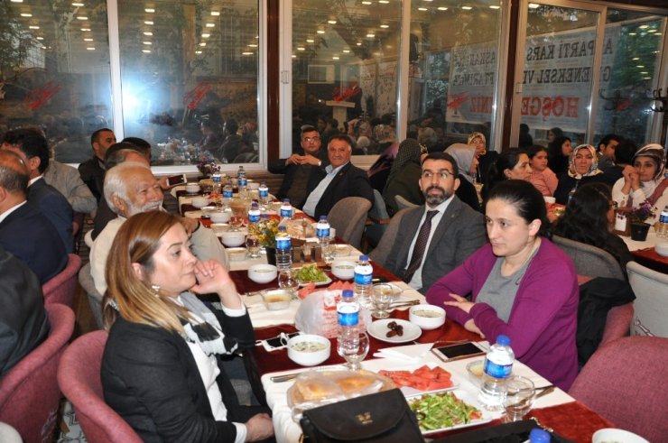 AK Parti’den Kars’ta İftar Yemeği