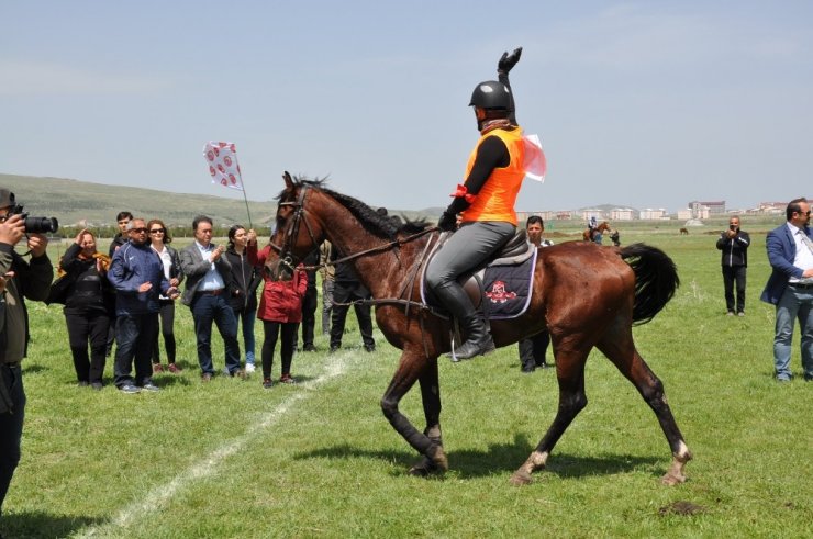 KAÜ’de ‘At Yarışları’ Yapıldı