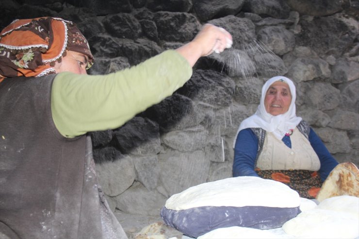 Kuyucuklu Kadınların 'Tandır' Mesaisi