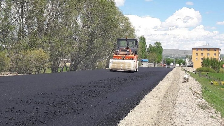 Arpaçay’da Yollar Sıcak Asfalt Oluyor