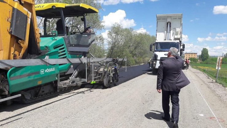 Arpaçay’da Yollar Sıcak Asfalt Oluyor